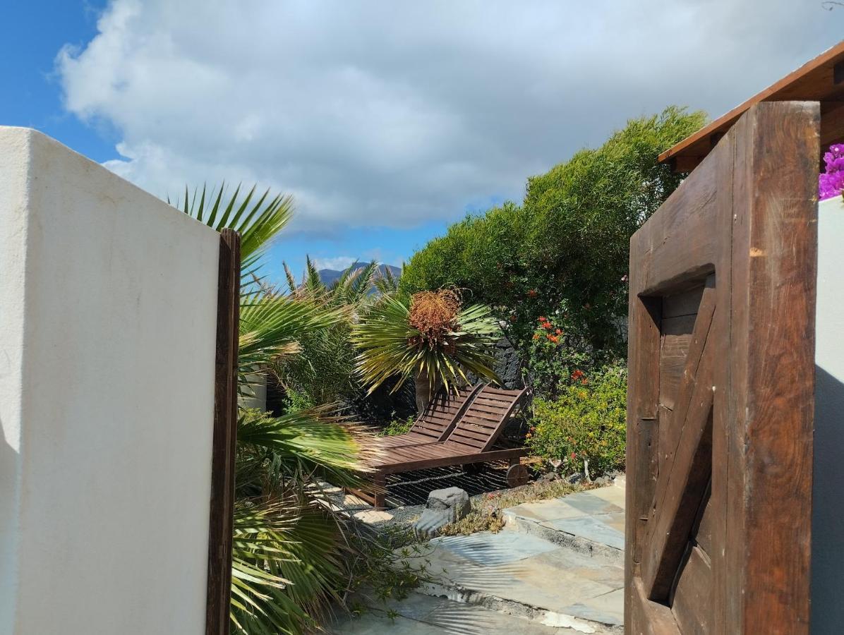 Beautiful small bungalow, amazing views&garden Famara Exterior foto