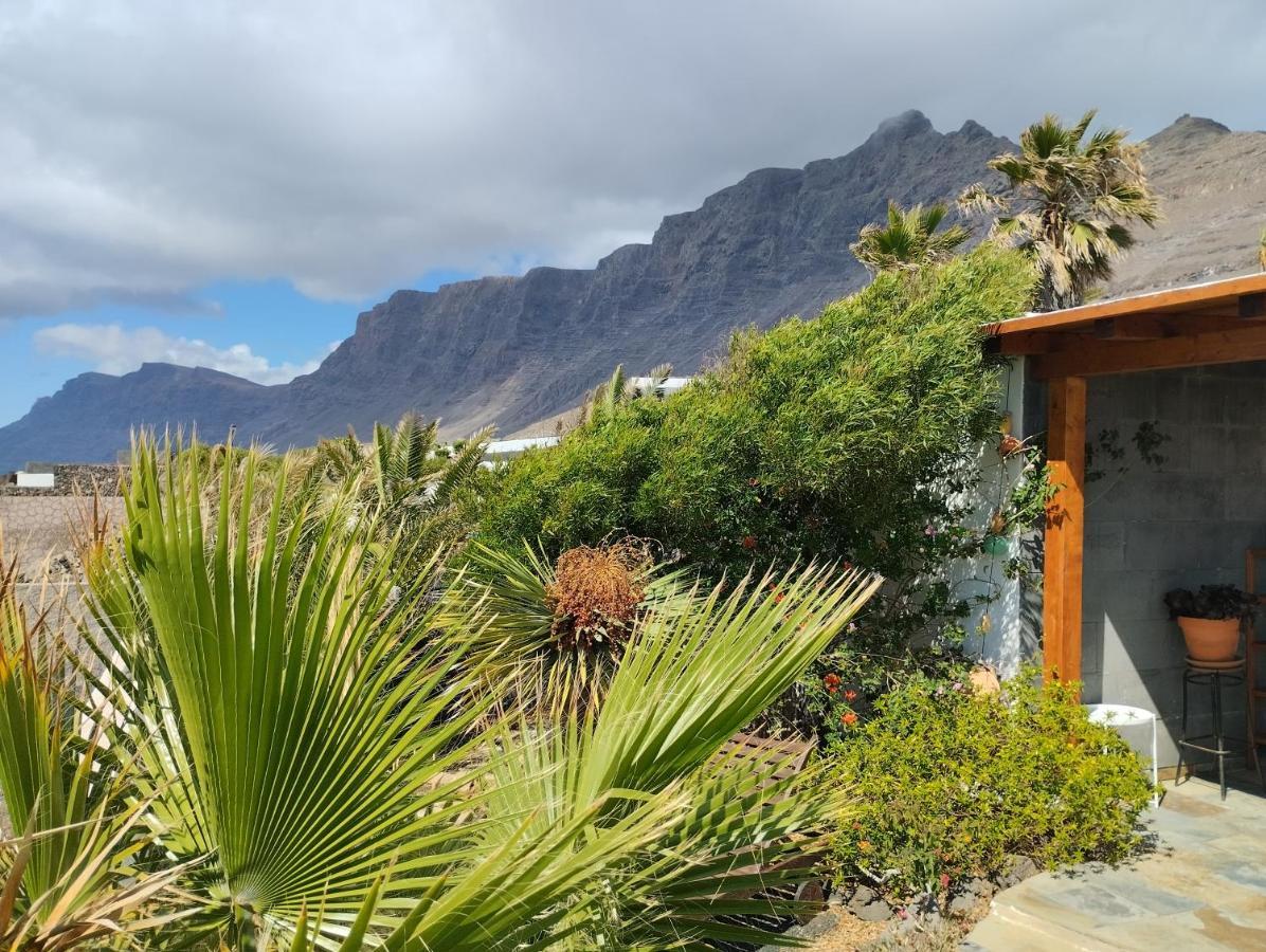 Beautiful small bungalow, amazing views&garden Famara Exterior foto