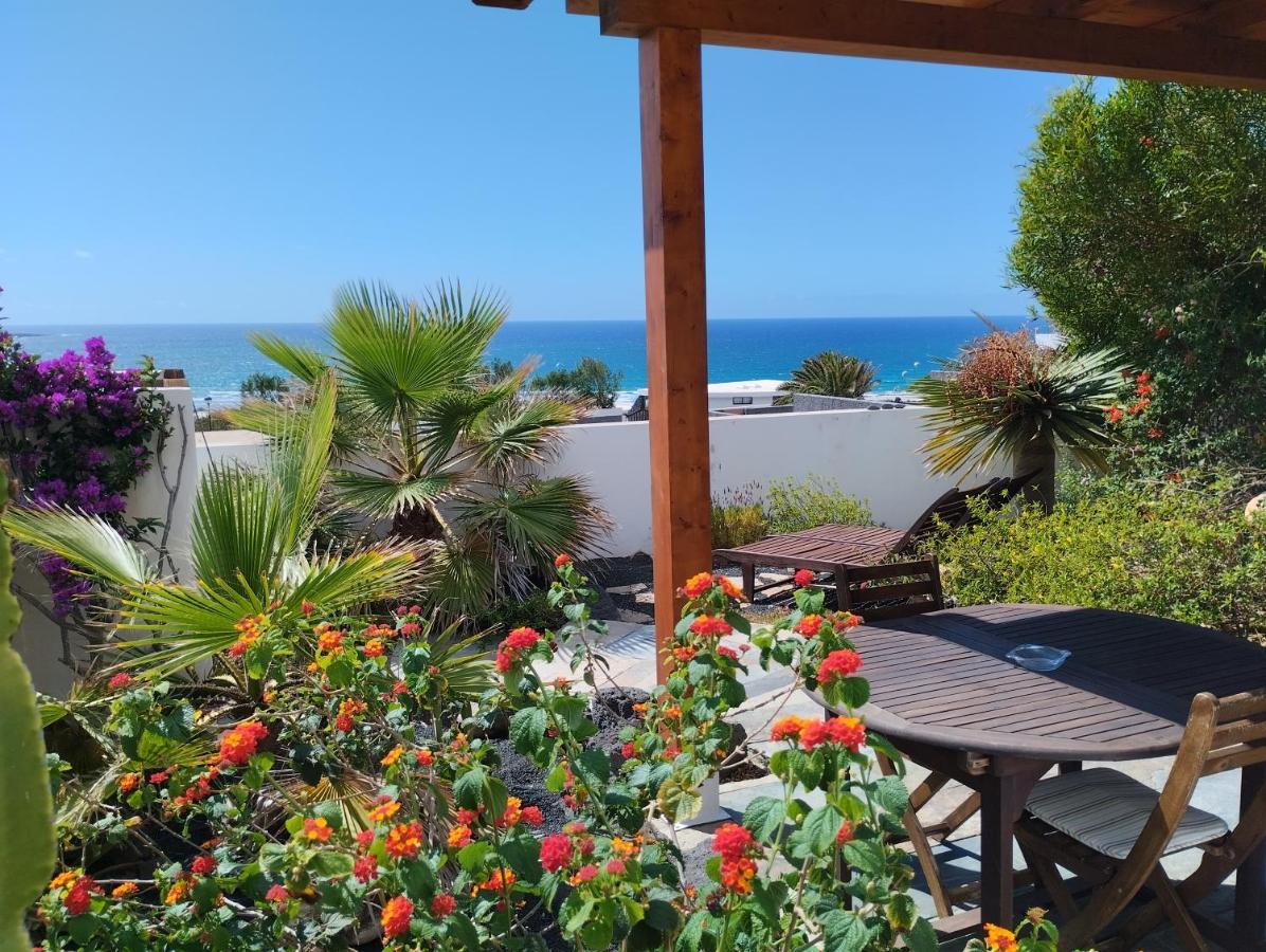 Beautiful small bungalow, amazing views&garden Famara Exterior foto